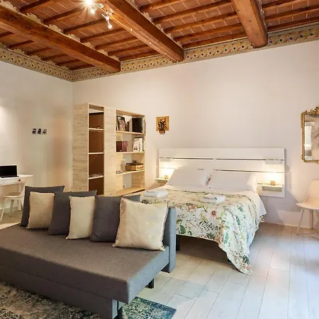 アパート Residenza Stuart - La Casa Nido Nest House - Dimora Storica *